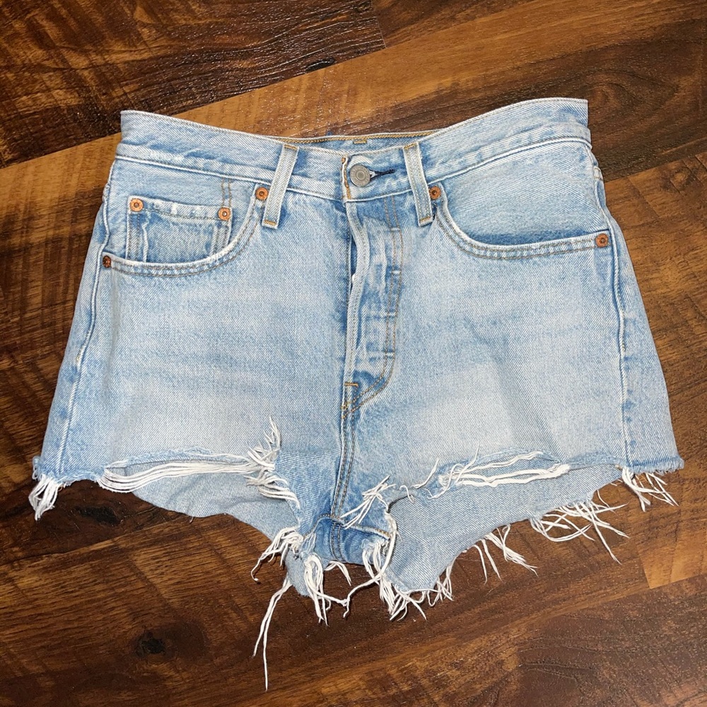 Levi high waisted shorts